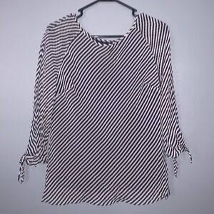 Bob Mackie striped top ( navy blue and white )